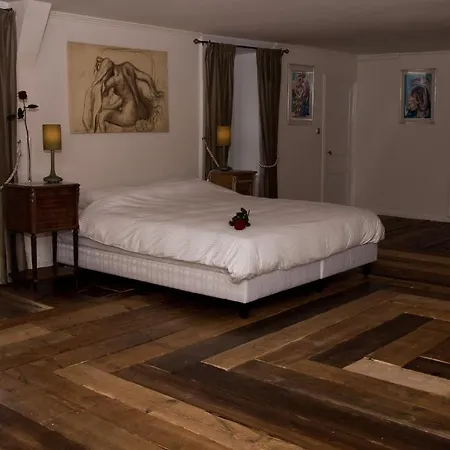 Couette-café Chateau De Savennes - Caveau De Sabrage *