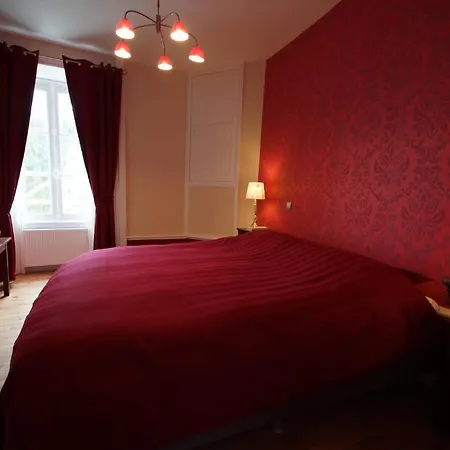 Chateau De Savennes - Caveau De Sabrage Bed & Breakfast Savennes (Puy-de-Dome)