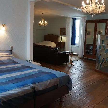 Bed & Breakfast Chateau De Savennes - Caveau De Sabrage